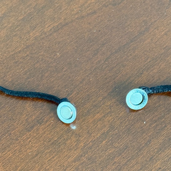 Modern Silver Tone 20" Necklace - Picture 4 of 6